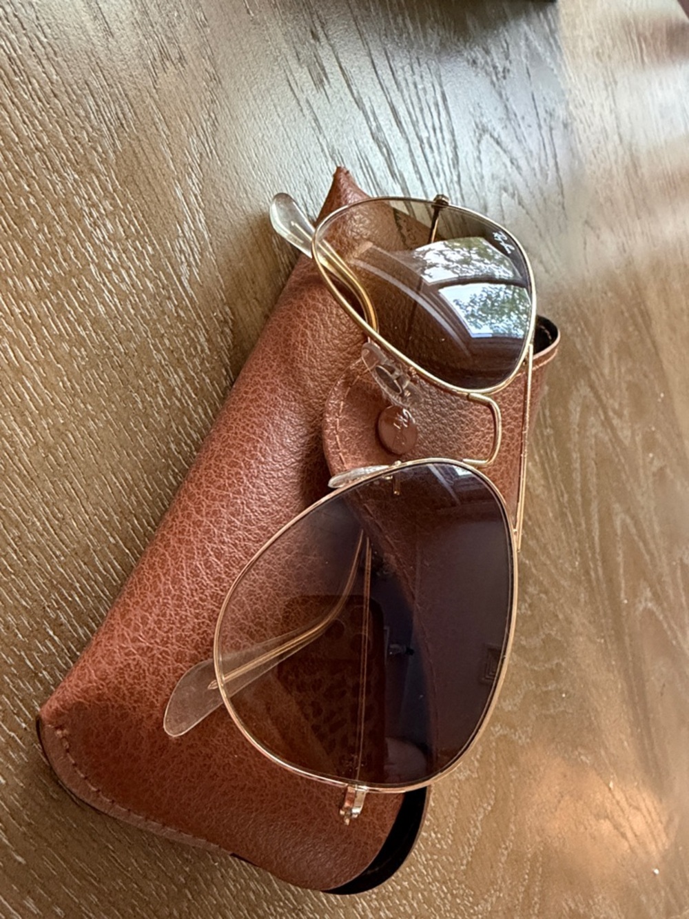 Ray-Ban Gold Frame Brown Lens Aviator Sunglasses with Brown Case gradient
